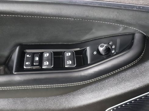 Used 2023 Jeep Grand Cherokee Overland w/ Advanced Protech Group III image 40