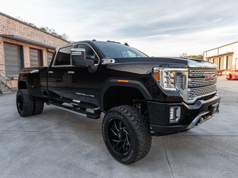 Used 2022 GMC Sierra 3500 Denali image 12