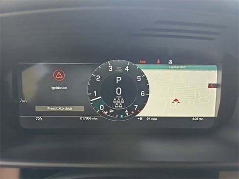 Used 2024 Land Rover Discovery Metropolitan Edition image 21