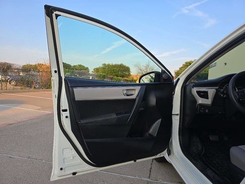 Used 2016 Toyota Corolla LE image 27