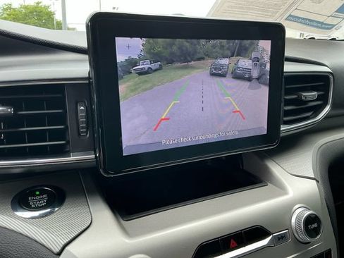 Used 2021 Ford Explorer XLT w/ Equipment Group 202A AWD/4WD image 24