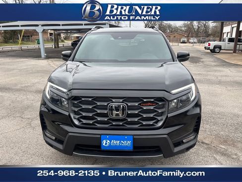Used 2023 Honda Passport TrailSport image 2
