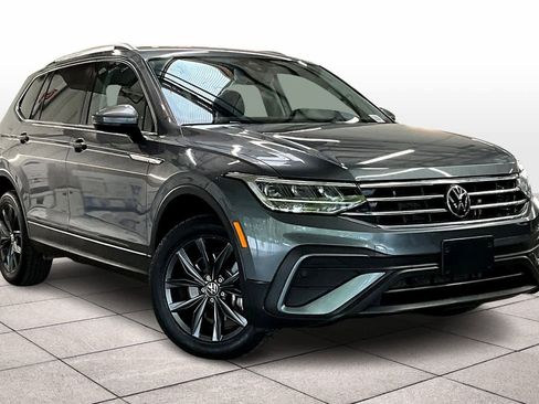 Used 2022 Volkswagen Tiguan SE image 2