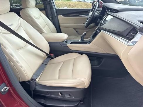 Used 2017 Cadillac XT5 FWD image 9