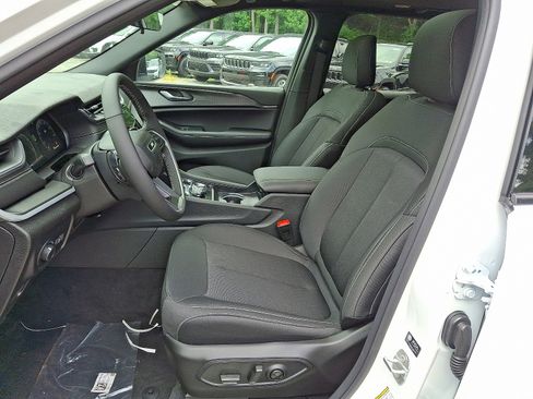 New 2025 Jeep Grand Cherokee Laredo X w/ Luxury Tech Group I image 7