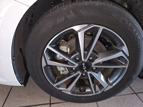 Used 2023 Kia Forte LXS image 10