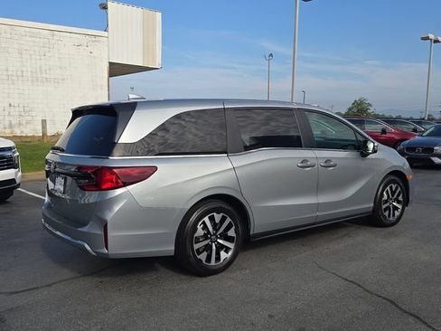 Used 2025 Honda Odyssey EX-L image 3
