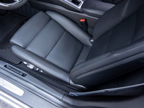 Certified 2025 Porsche 718 Cayman RWD image 23