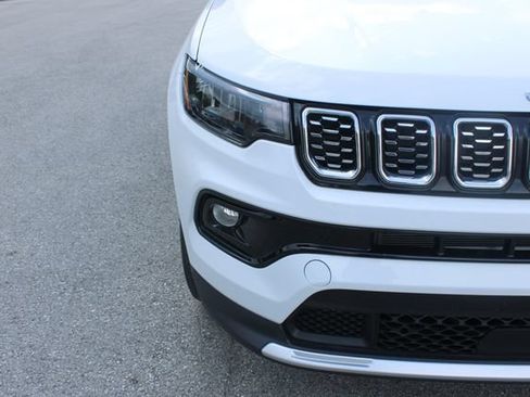 Used 2025 Jeep Compass Limited AWD/4WD image 39