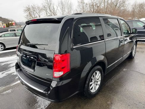Used 2019 Dodge Grand Caravan SXT image 4