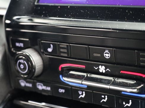 Used 2022 Jeep Grand Cherokee L Laredo image 28