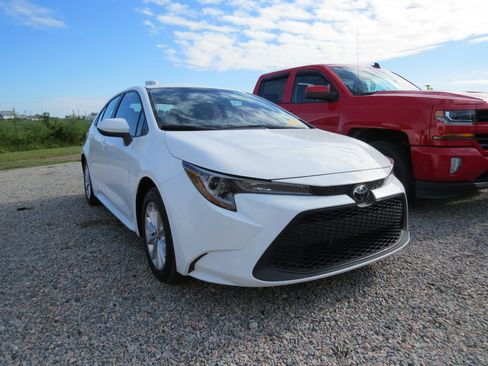 Used 2022 Toyota Corolla LE w/ LE Convenience Package image 9