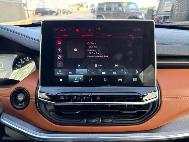 Used 2022 Jeep Compass Limited AWD/4WD image 15
