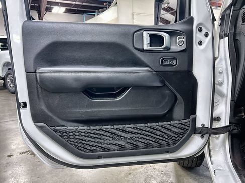 Used 2023 Jeep Gladiator Overland AWD/4WD image 16