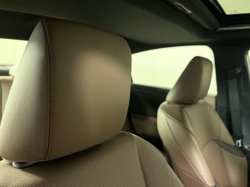 Used 2025 Lexus ES 300h w/ Premium Package image 36