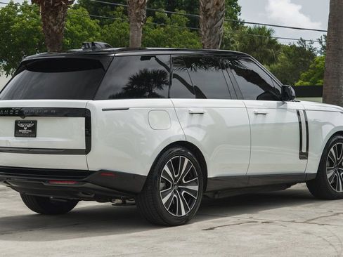 Used 2025 Land Rover Range Rover SE image 8