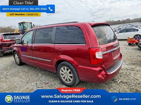 Used 2014 Chrysler Town & Country Touring FWD image 3