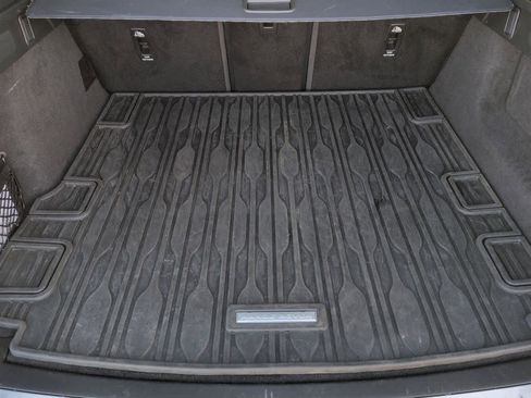 Used 2023 Land Rover Range Rover Velar S image 35