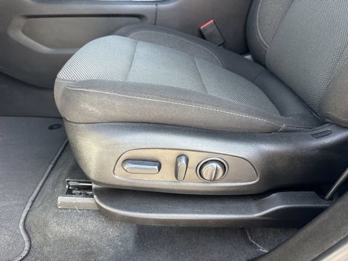 Used 2023 Chevrolet Traverse LT FWD image 19
