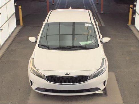 Used 2017 Kia Forte LX FWD image 3