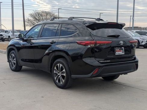 Used 2023 Toyota Highlander XLE image 9