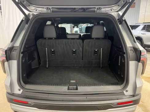 Used 2025 Chevrolet Traverse LT image 11