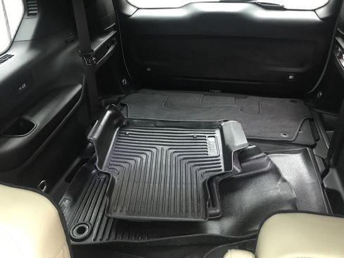 Used 2025 Jeep Grand Cherokee L Limited w/ Trailer Tow Package AWD/4WD image 13