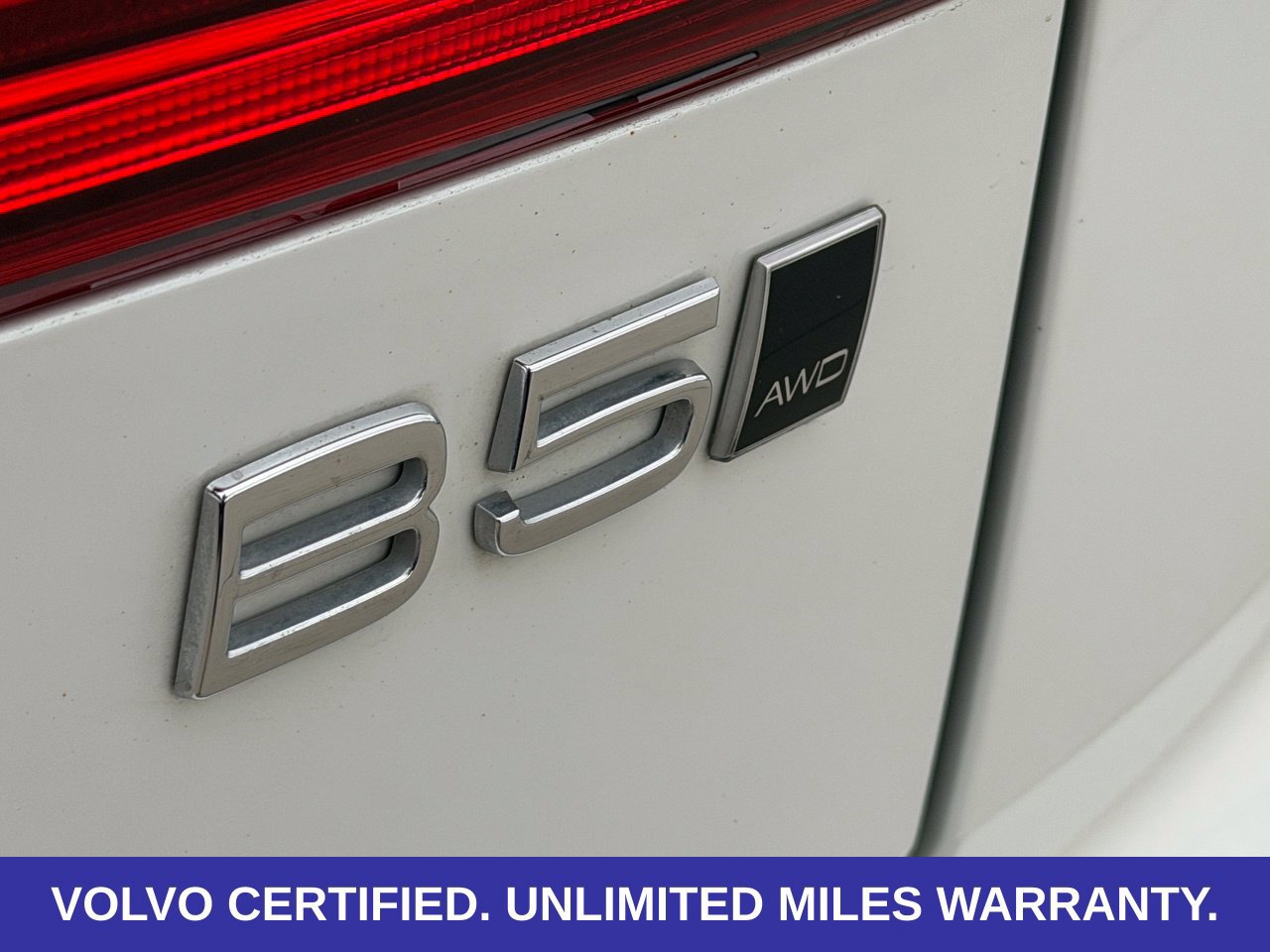 Certified 2024 Volvo XC60 B5 Plus w/ Protection Package Premier AWD/4WD image 11