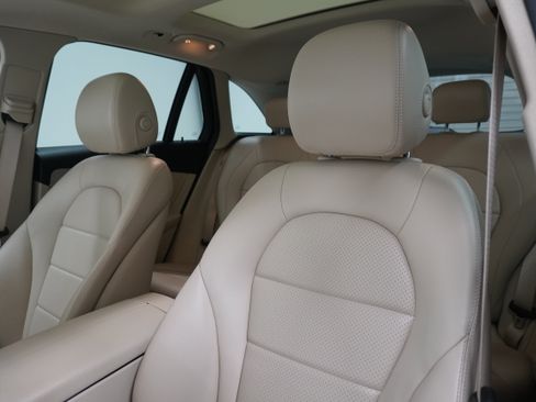 Used 2022 Mercedes-Benz GLC 300 image 11