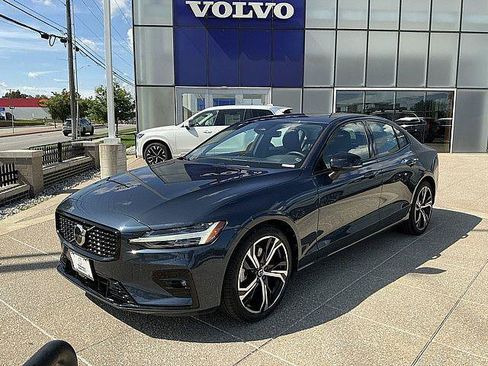 Used 2025 Volvo S60 B5 Core AWD/4WD image 3