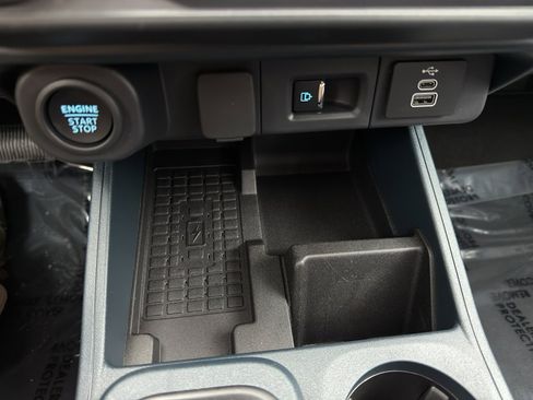 New 2025 Ford Maverick Lariat w/ Black Appearance Package image 25