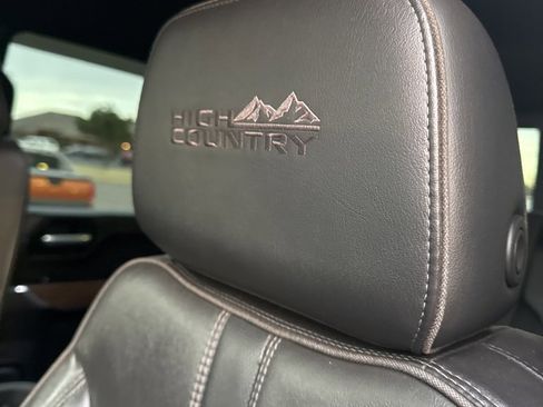 Used 2021 Chevrolet Silverado 2500 High Country w/ Technology Package image 18