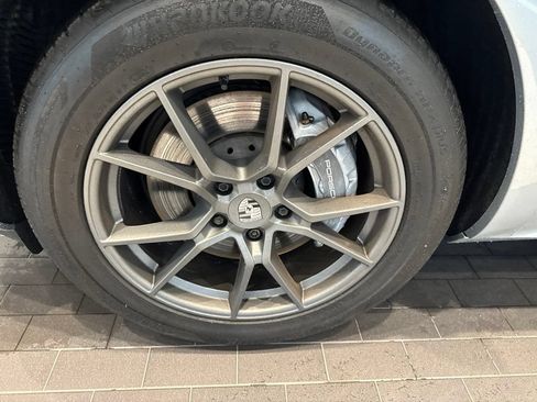 Used 2025 Porsche Cayenne AWD/4WD image 2
