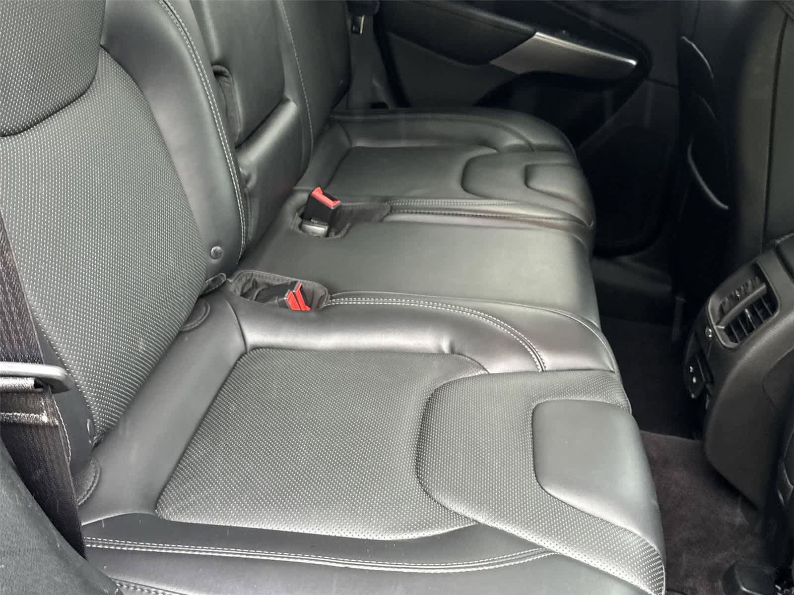 Used 2019 Jeep Cherokee Limited AWD/4WD image 16