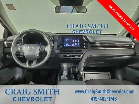 Used 2025 Toyota Camry LE image 3