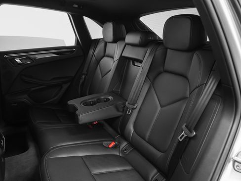 Certified 2026 Porsche Macan image 43