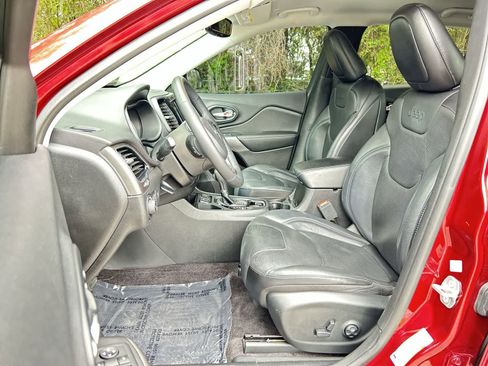 Used 2019 Jeep Cherokee Limited FWD image 11