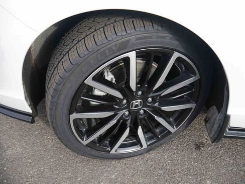 Used 2024 Honda Accord Touring image 11