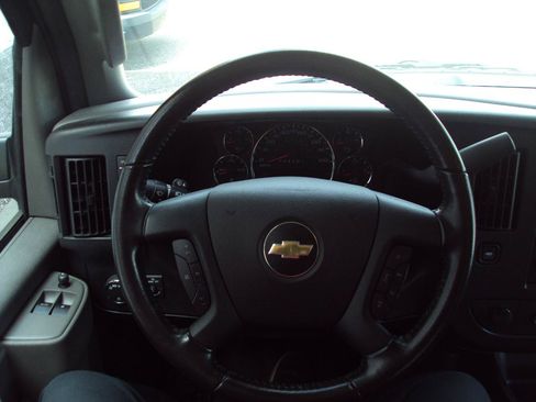 Used 2021 Chevrolet Express 3500 Extended w/ Driver Convenience Package RWD image 16