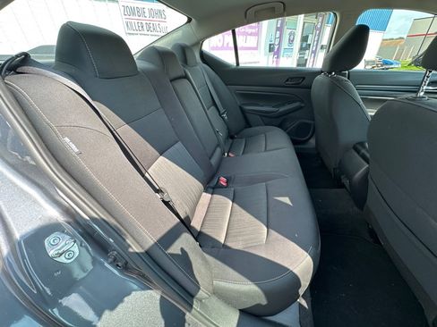 Used 2025 Nissan Altima 2.5 SV FWD image 17