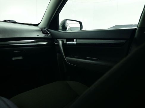 Used 2015 Kia Sorento LX image 12