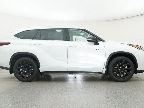 New 2026 Toyota Highlander AWD image 27