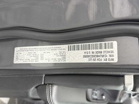 Used 2025 Jeep Grand Cherokee Limited w/ Black Appearance Package AWD/4WD image 35