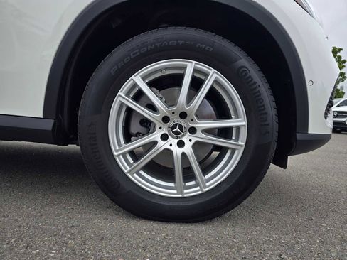 Used 2025 Mercedes-Benz GLC 300 4MATIC image 9