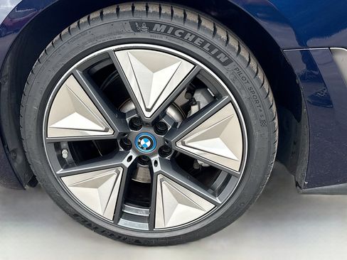 Used 2023 BMW i4 eDrive40 w/ Premium Package RWD image 41