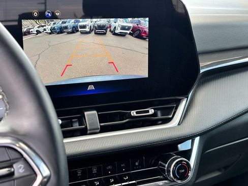 Used 2025 Chevrolet Equinox LT FWD image 24