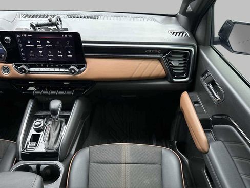 Used 2024 GMC Canyon AT4 w/ Technology Package image 11