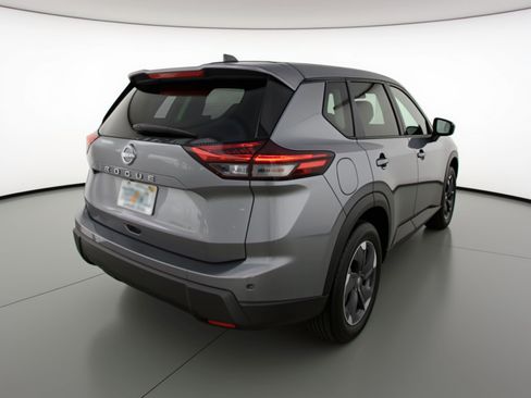 Used 2025 Nissan Rogue SV image 9