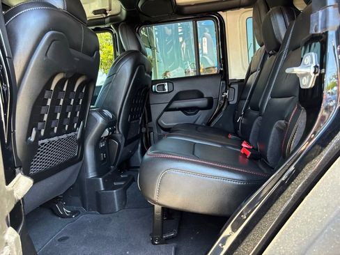 Used 2022 Jeep Wrangler Unlimited Rubicon w/ LED Lighting Group AWD/4WD image 22