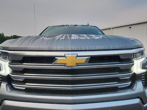 Used 2024 Chevrolet Silverado 1500 High Country w/ High Country Premium Package AWD/4WD image 11